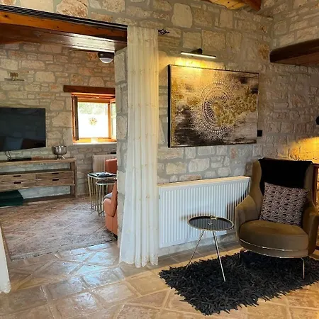 Ionis Villa