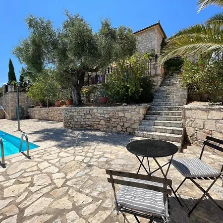 Ionis Villa